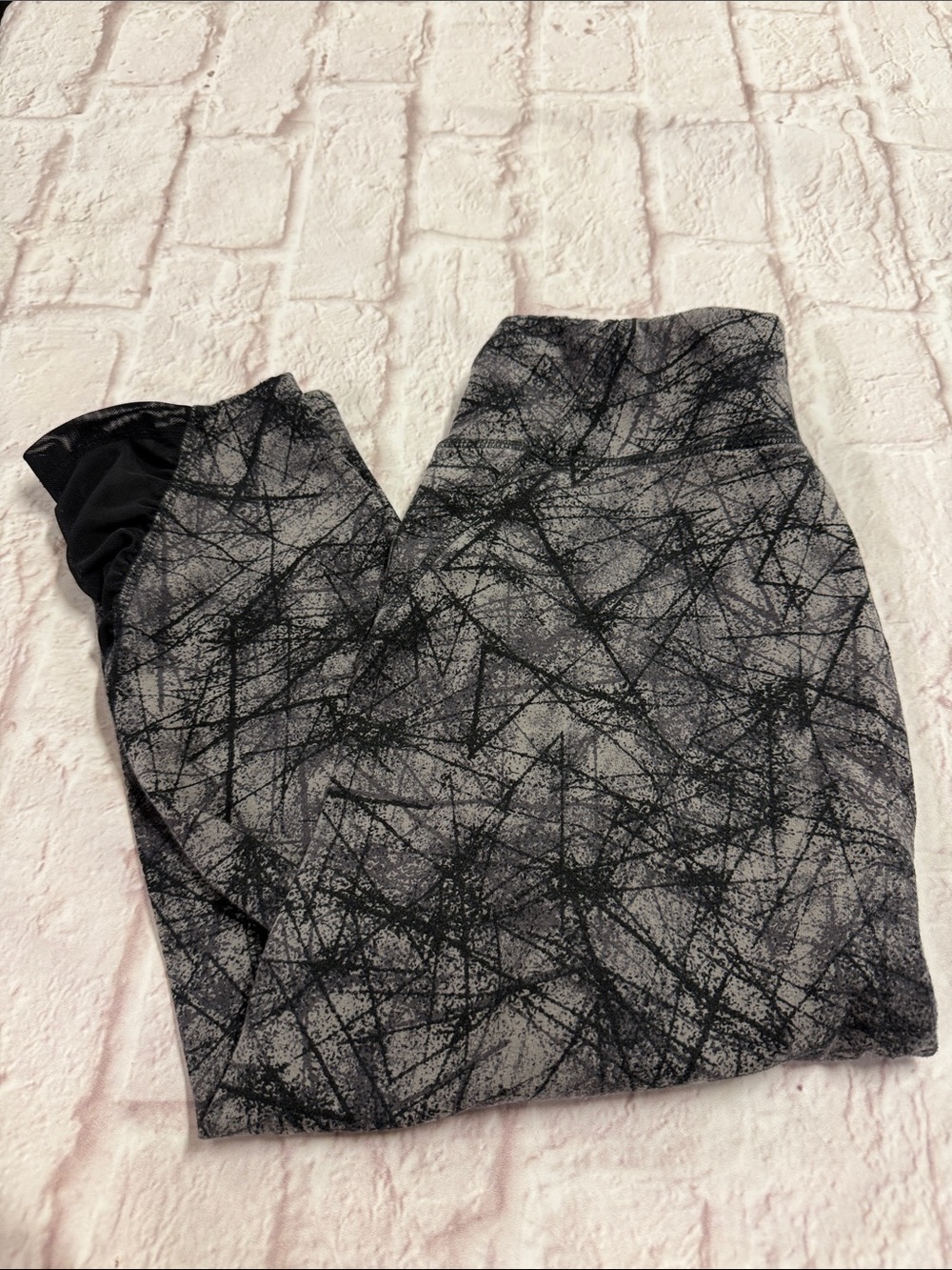 Marika Gray & Black Abstract Capri Leggings